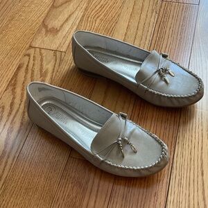 Women's mootsies Tootsies Taupe Loafers